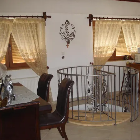 Giorgos House